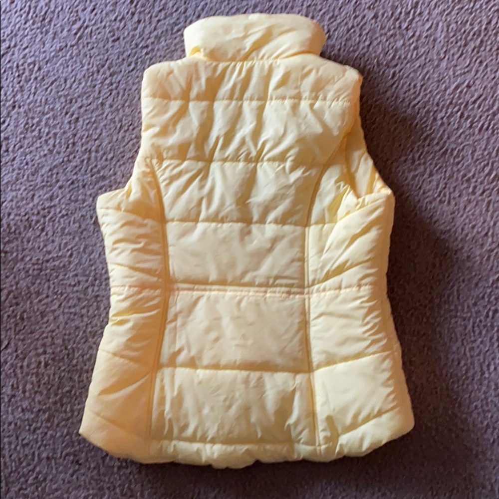 Yellow vest - Picture 3 of 3